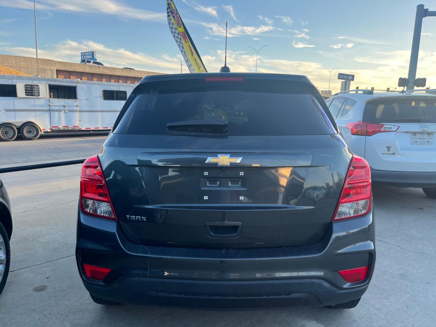 2020 GRAY CHEVROLET TRAX LS LS FWD (3GNCJKSB1LL) with an 1.4L L4 DOHC 16V engine, 6A transmission, located at 8101 E. Skelly Dr., Tulsa, OK, 74129, (918) 592-3593, 36.121891, -95.888802 - Photo#2